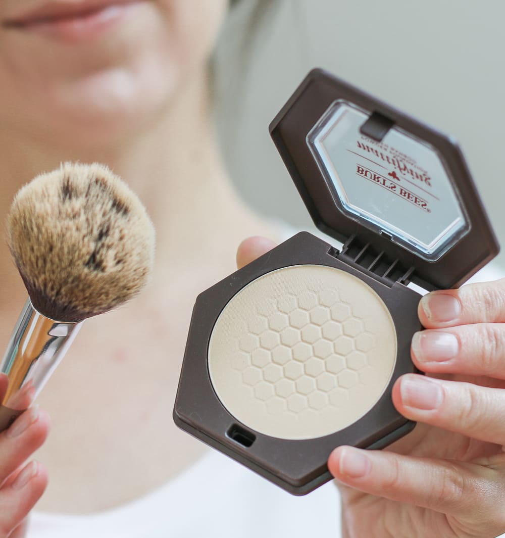 Minimal Makeup Routine, Burt's Bees Minimal Makeup Routine: 7 Cruelty-Free Steps to Looking More Awake by beauty blogger Stephanie Ziajka from Diary of a Debutante, simple makeup routine for school, cruelty free makeup routine, Burt's Bees makeup, Burt's Bees Mattifying Powder