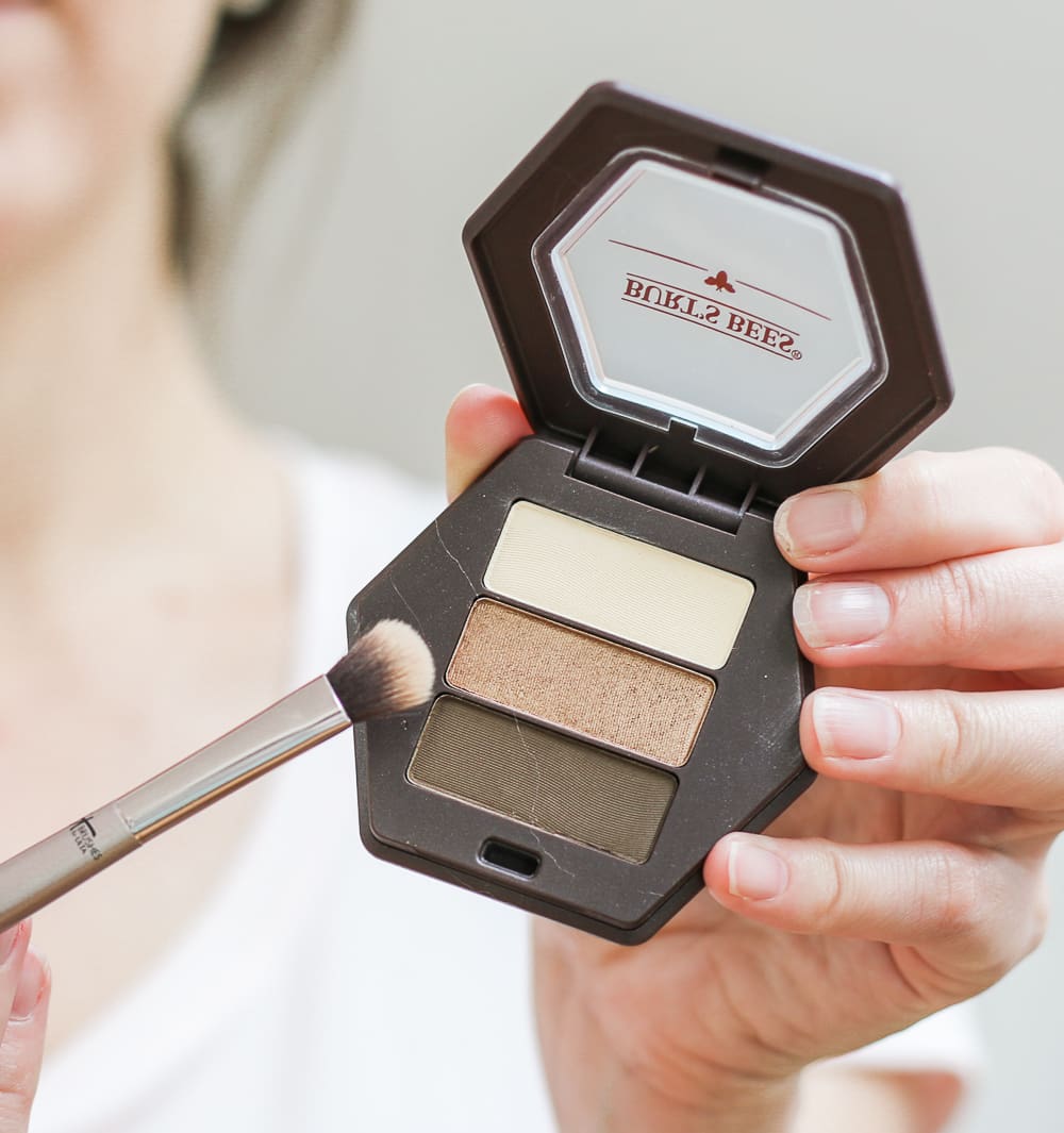 Minimal Makeup Routine, Burt's Bees Minimal Makeup Routine: 7 Cruelty-Free Steps to Looking More Awake by beauty blogger Stephanie Ziajka from Diary of a Debutante, simple makeup routine for school, cruelty free makeup routine, Burt's Bees makeup, Burt's Bees Eyeshadow in Dusky Woods