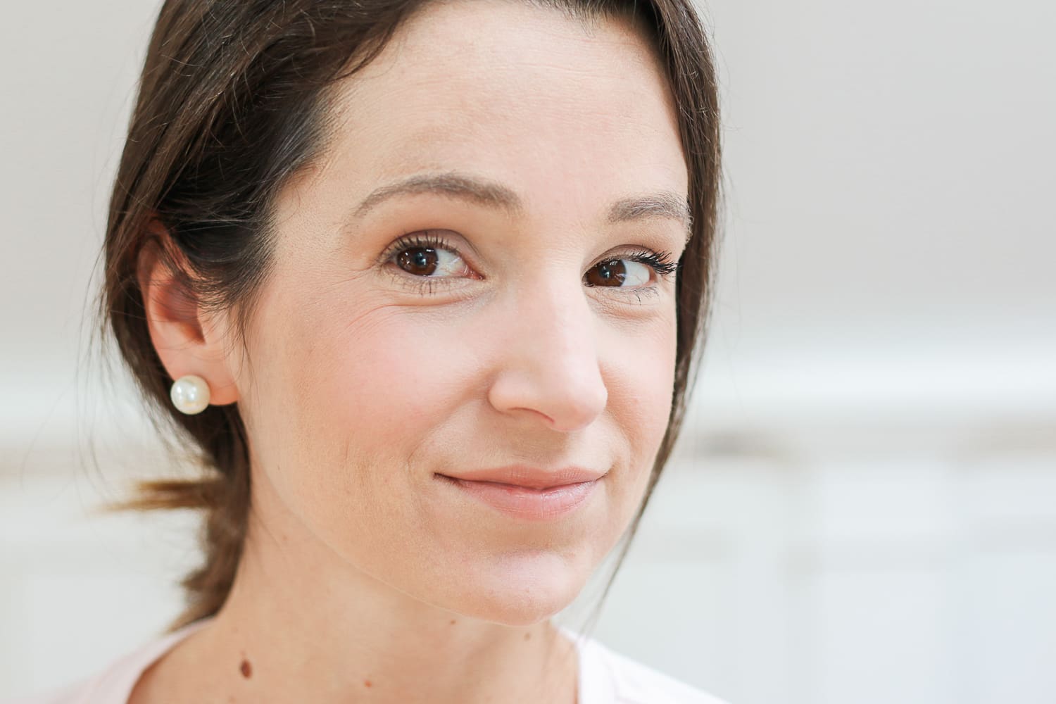 Minimal Makeup Routine, Burt's Bees Minimal Makeup Routine: 7 Cruelty-Free Steps to Looking More Awake by beauty blogger Stephanie Ziajka from Diary of a Debutante, simple makeup routine for school, cruelty free makeup routine, Burt's Bees makeup, Burt's Bees Eyeshadow in Dusky Woods