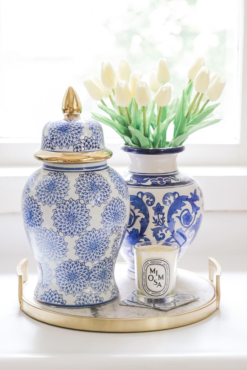 Blue and white ginger jar table centerpiece, Amazon Home Decor Finds: Blue and White Ginger Jars under $100 by popular southern lifestyle blogger Stephanie Ziajka on Diary of a Debutante, blue and white ceramic vase, blue and white ceramics, blue and white porcelain ginger jars, large ginger jars, small ginger jars, how to decorate with ginger jars, ginger jar vase with white tulips