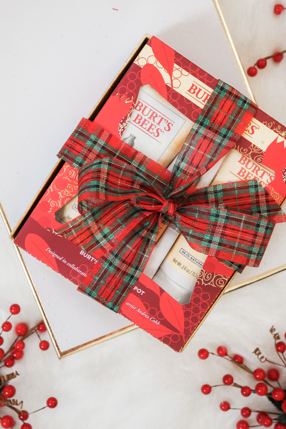 best burt's bees gift sets, Burt's Bees Honey Pot Holiday Gift Set, best burt's bees holiday stocking stuffers, best burt's bees under $20, stocking stuffers for tweens under $20