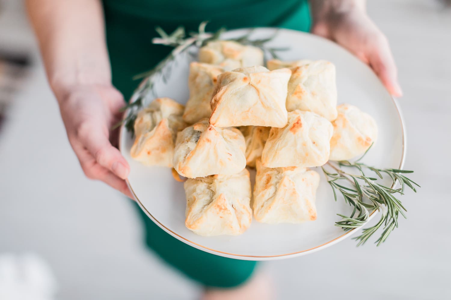 Mini Beef Wellington Bites, easy new years eve appetizer, beef wellington bites recipe, what is beef wellington, popular blogger Stephanie Ziajka, popular lifestyle blog Diary of a Debutante