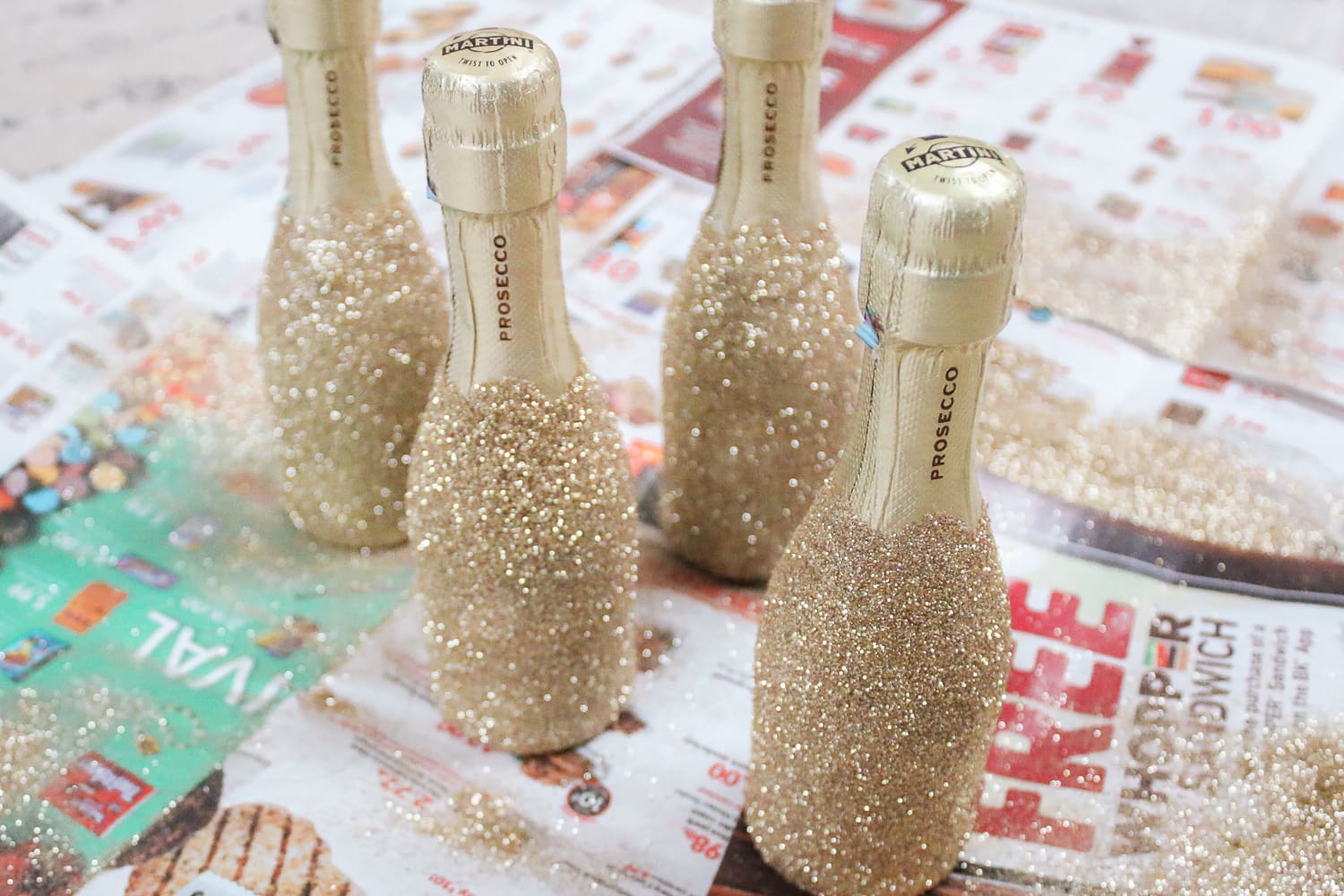 Southern lifestyle blogger Stephanie Ziajka shows how to decorate champagne splits with glitter on Diary of a Debutante