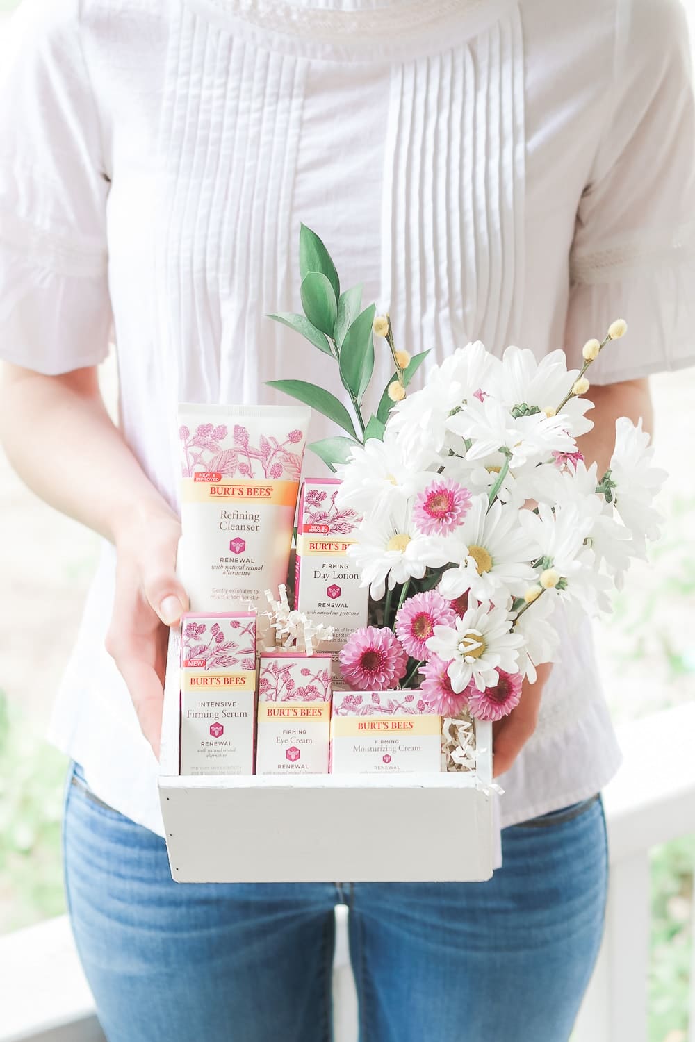 Beauty blogger Stephanie Ziajka shares a DIY flower gift box tutorial using her favorite products from the Burt's Bees Renewal skincare line and affordable mothers day flowers on Diary of a Debutante