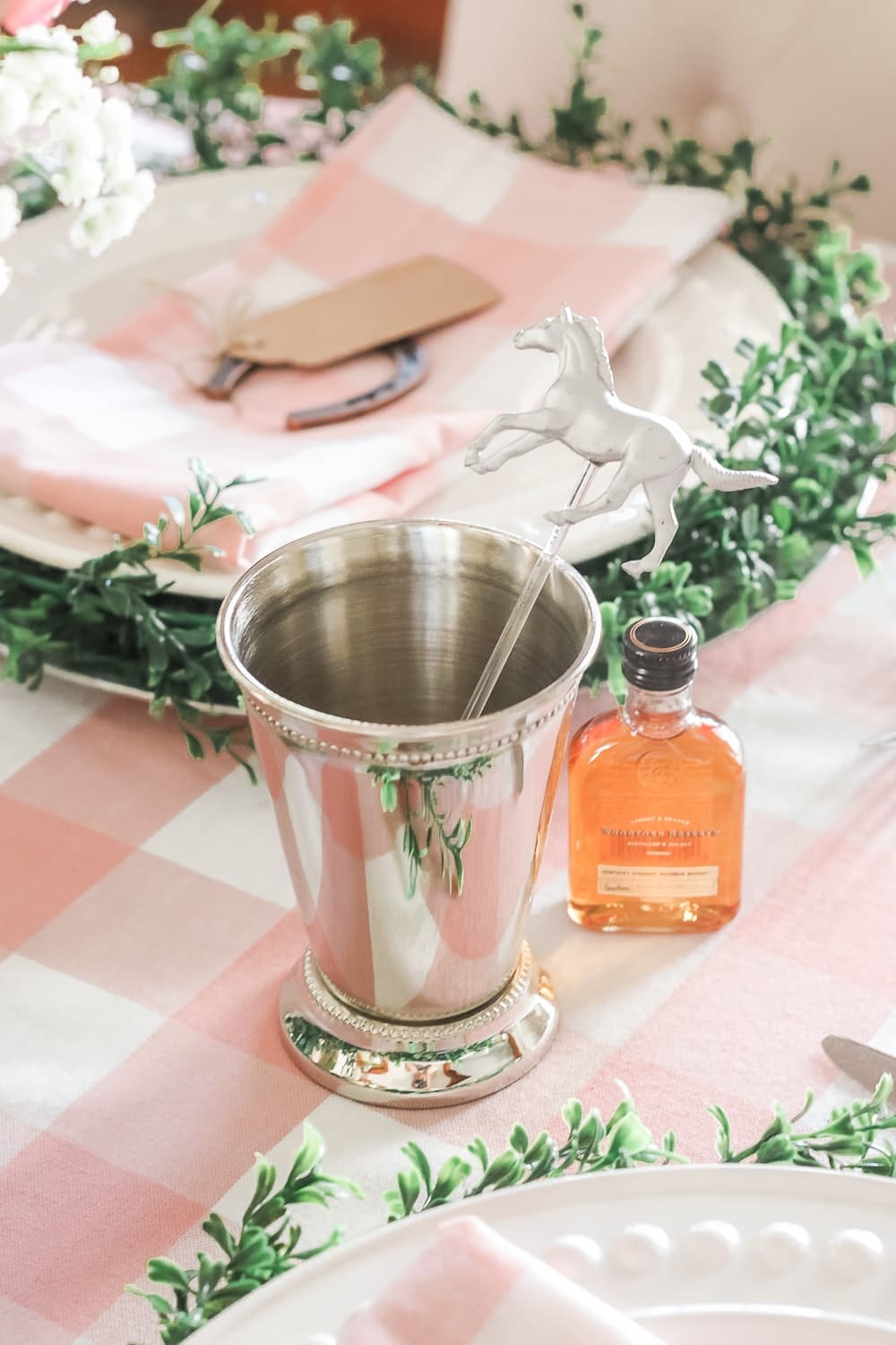 Entertaining blogger Stephanie Ziajka shares cute Kentucky Derby party ideas on Diary of a Debutante