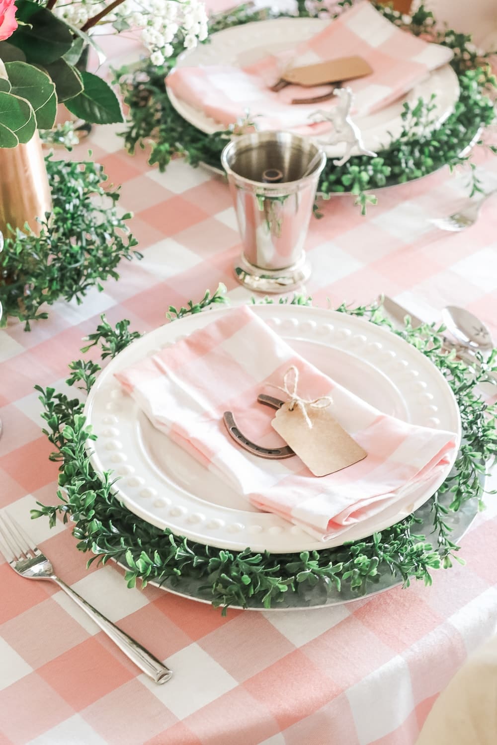 Kentucky Derby table settings designed by entertaining blogger Stephanie Ziajka on Diary of a Debutante