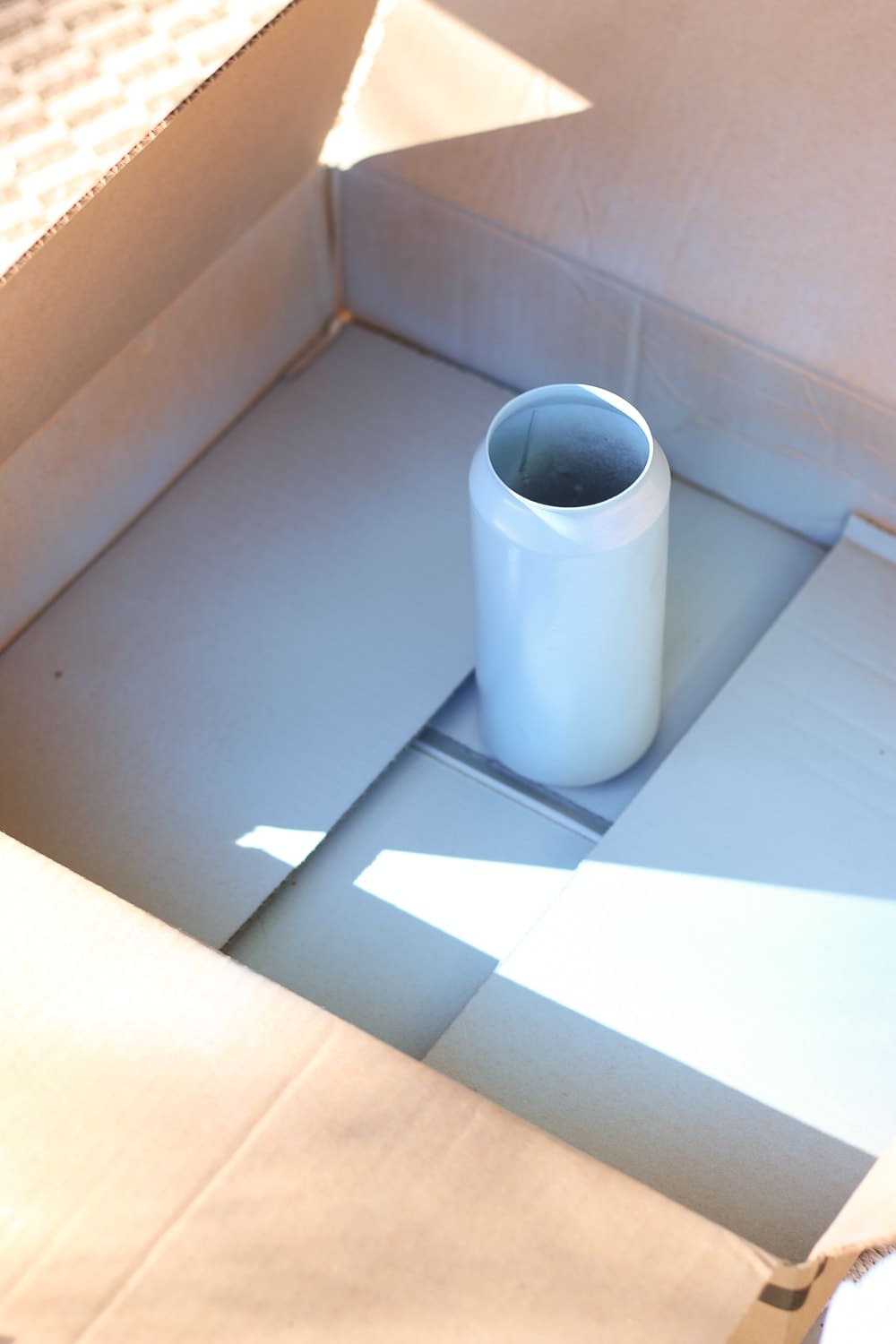 DIY blogger Stephanie Ziajka uses Rust-Oleum Painter's Touch 2X in French Blue to spray paint her DIY coke can flower vase on Diary of a Debutante