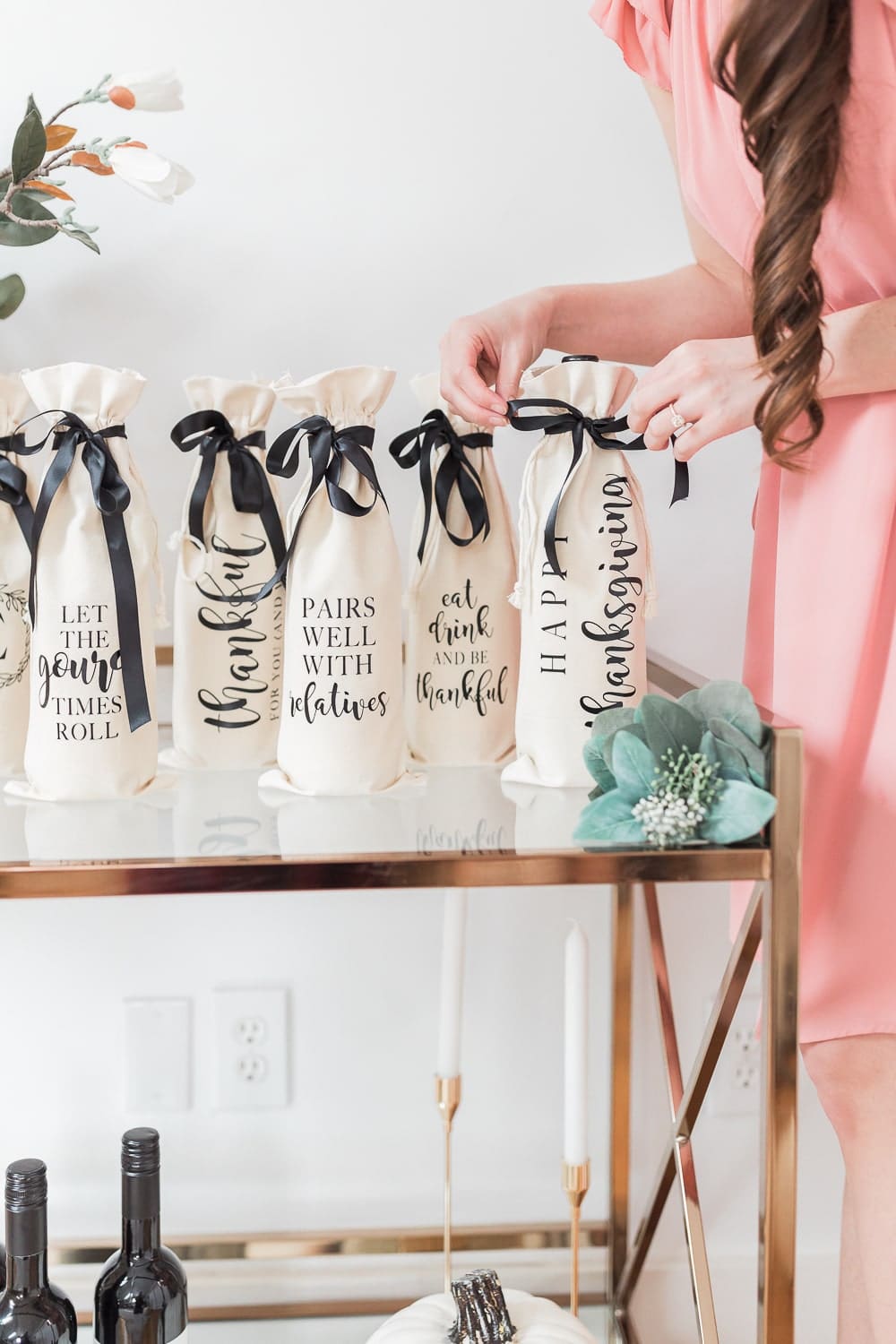 Easy diy wine bottle bag tutorial for fall by blogger Stephanie Ziajka on Diary of a Debutante
