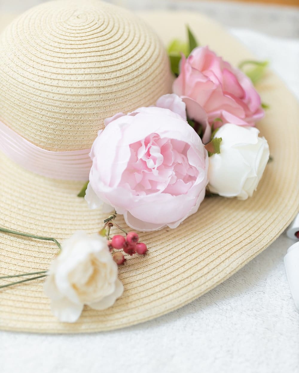 Blogger Stephanie Ziajka shows how to make a Kentucky Derby hat on Diary of a Debutante