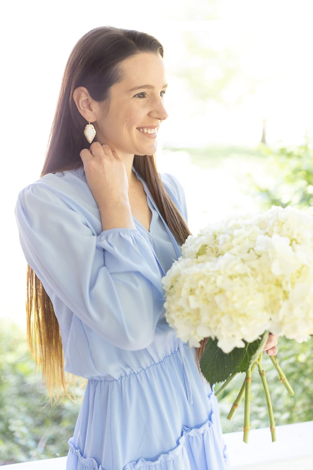 Affordable fashion blogger Stephanie Ziajka pairs her Kendra Scott Tessa Gold Drop Earrings in White Mussel with an Amazon light blue cocktail dress on Diary of a Debutante