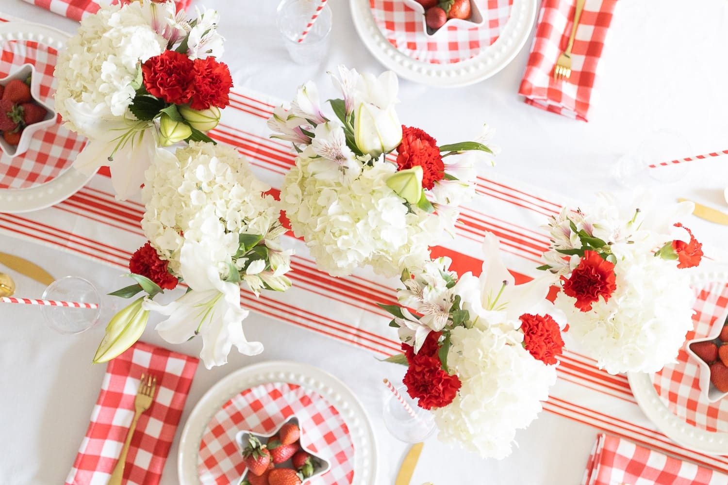 Blogger Stephanie Ziajka shares ideas for Memorial Day and 4th of July tablescapes on Diary of a Debutante