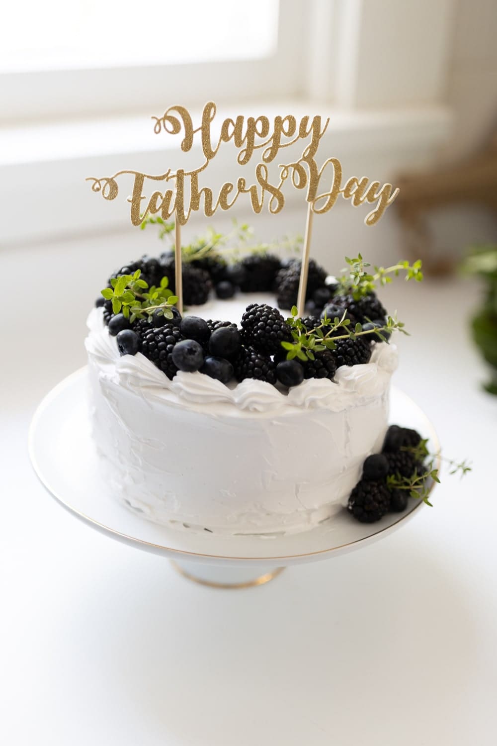 DIY cake topper tutorial by blogger Stephanie Ziajka on Diary of a Debutante