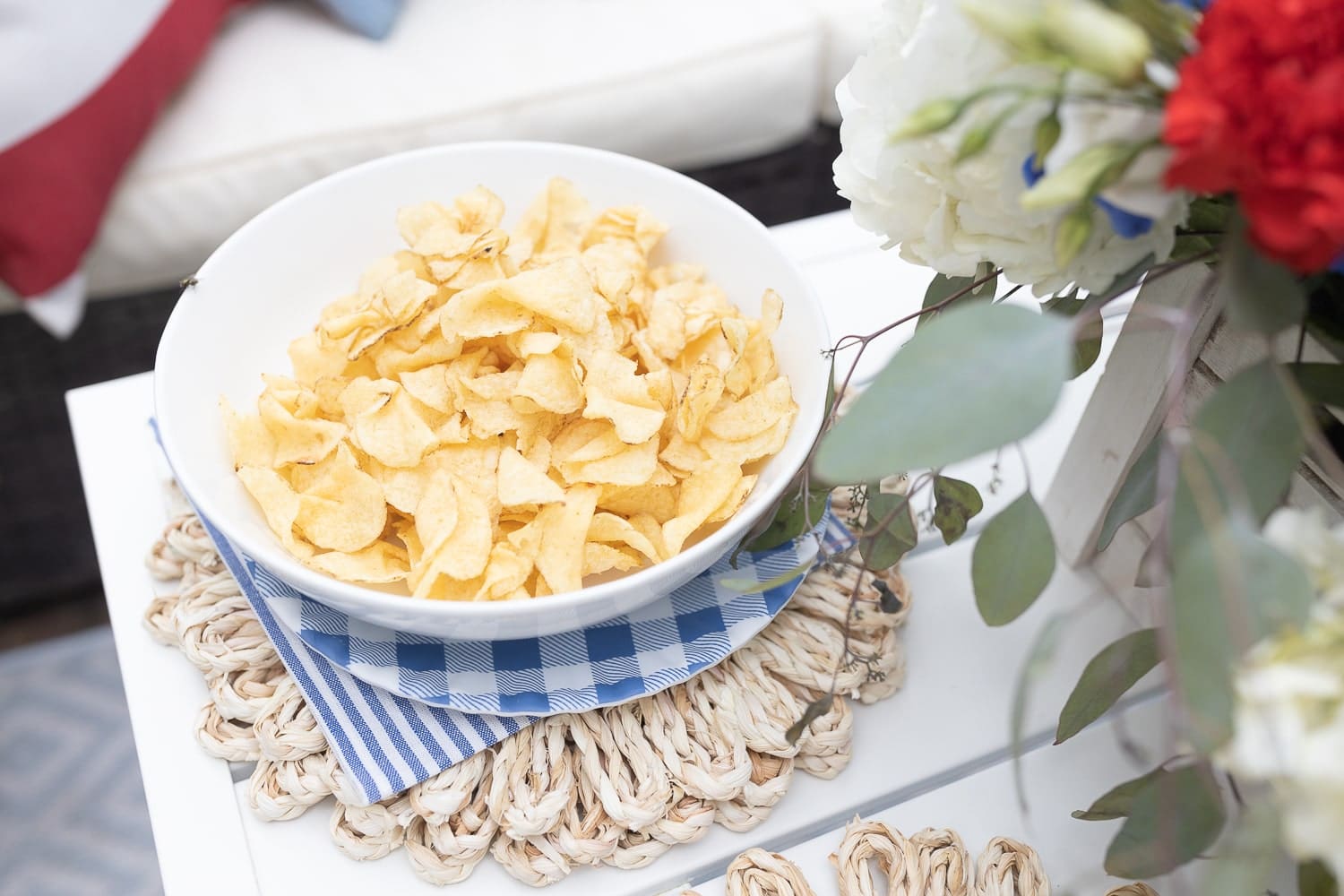 Entertaining blogger Stephanie Ziajka shares three tips for how to plan a summer party without stress on Diary of a Debutante