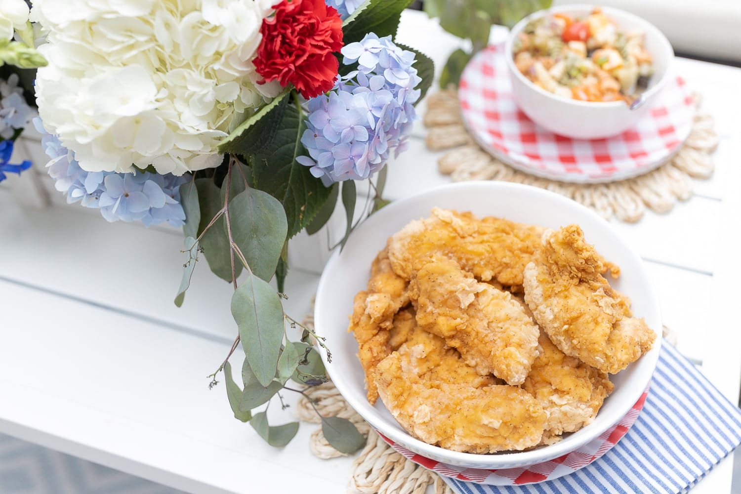 Summer hosting tips from entertaining blogger Stephanie Ziajka on Diary of a Debutante