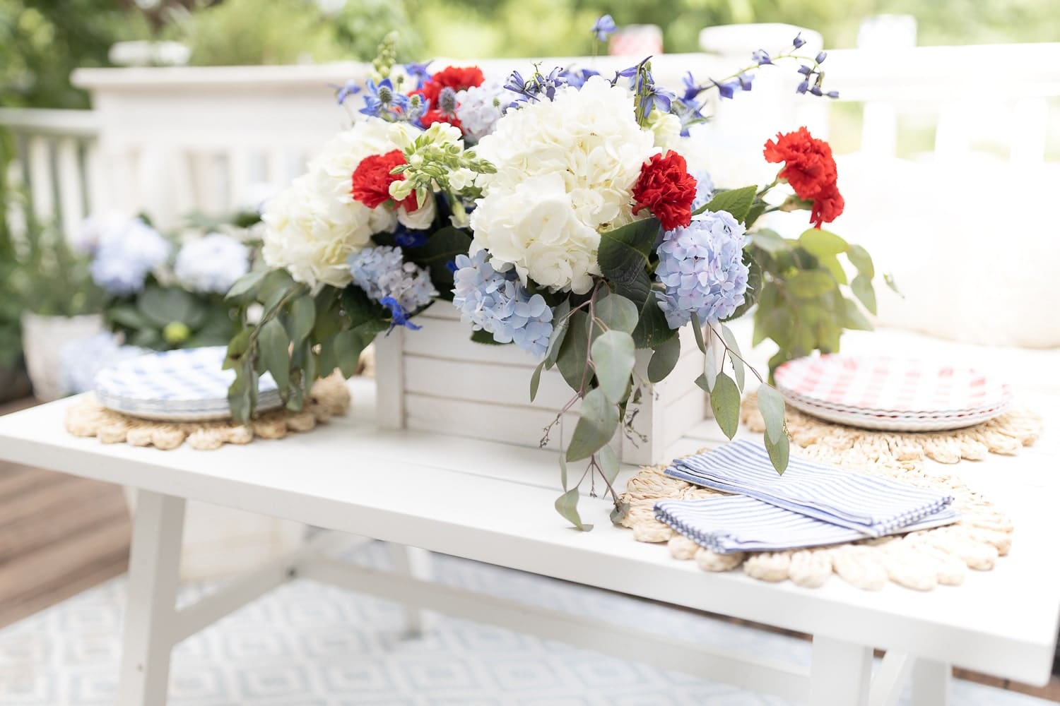DIY Independence Day floral centerpiece featuring fresh grocery store flowers arranged in red, white, and blue.