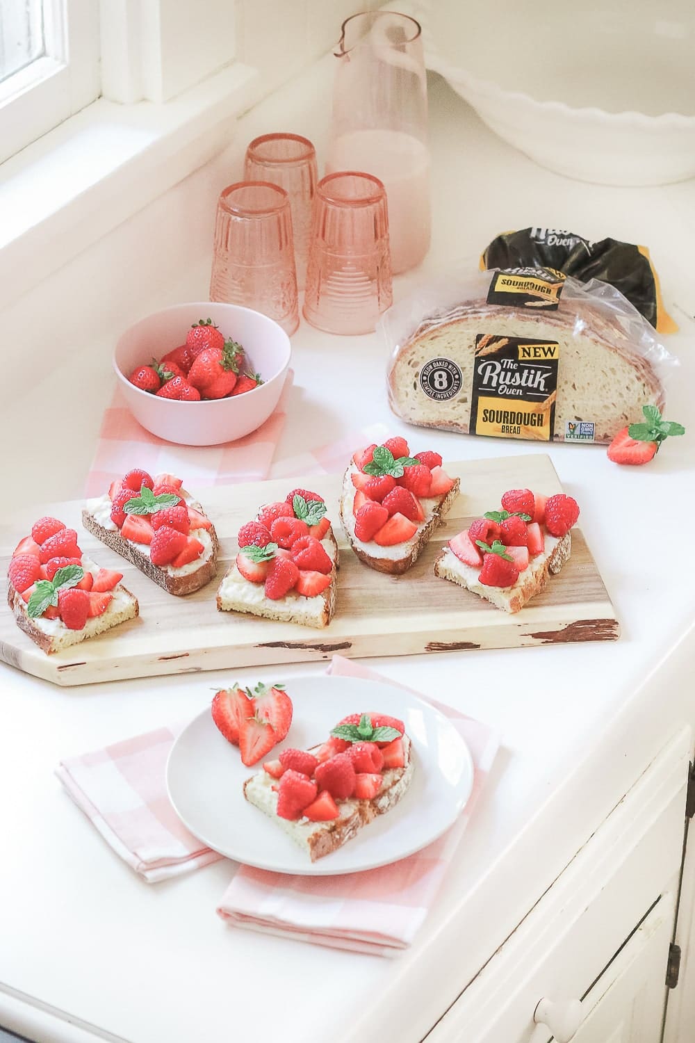 Blogger Stephanie Ziajka shares one of her favorite toast recipes for breakfast on Diary of a Debutante