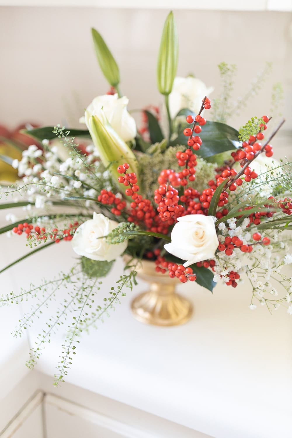 Easy Christmas centerpiece designed by blogger and amateur florist Stephanie Ziajka on Diary of a Debutante