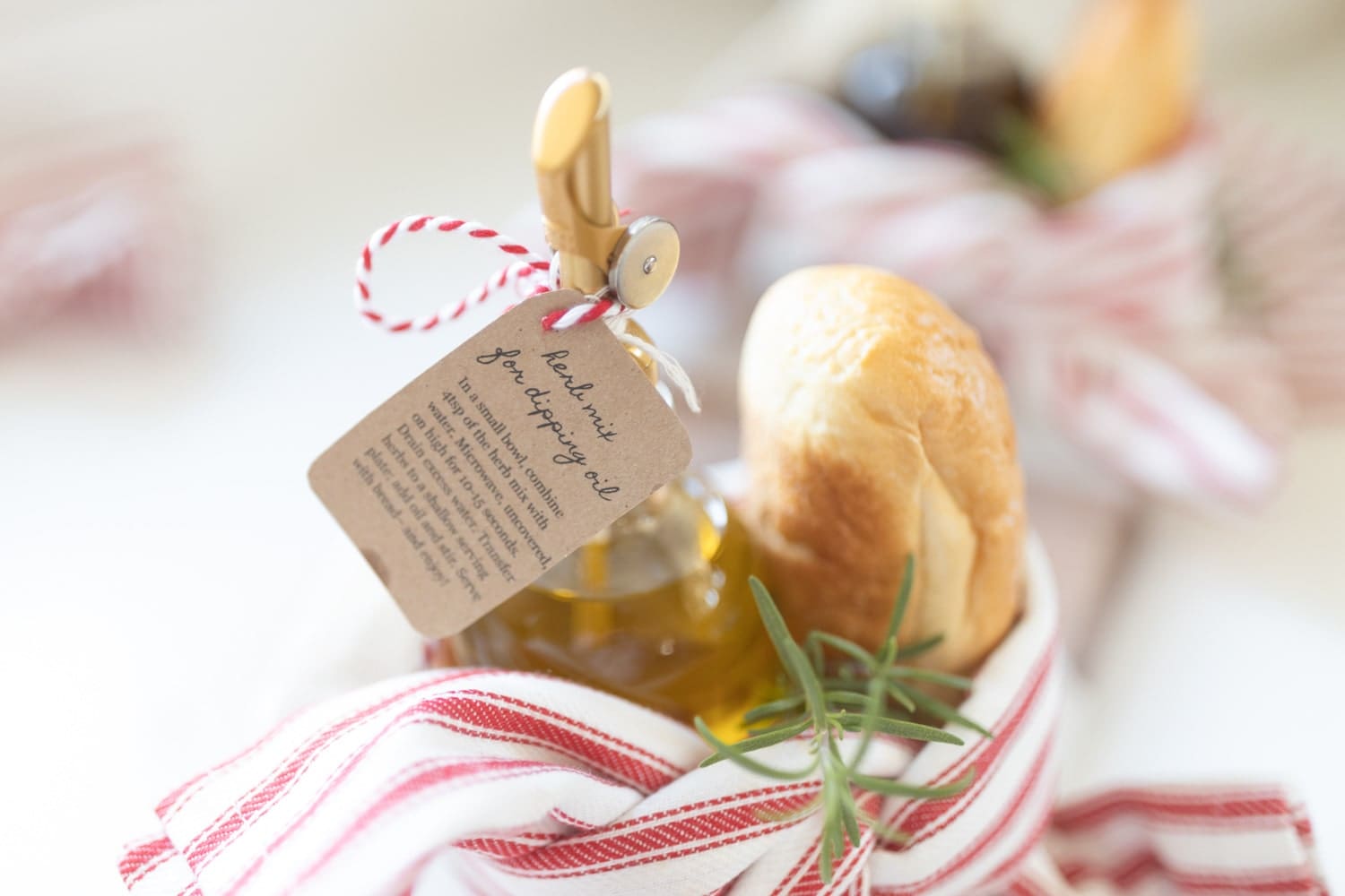 Cute homemade Christmas gift created by blogger Stephanie Ziajka on Diary of a Debutante