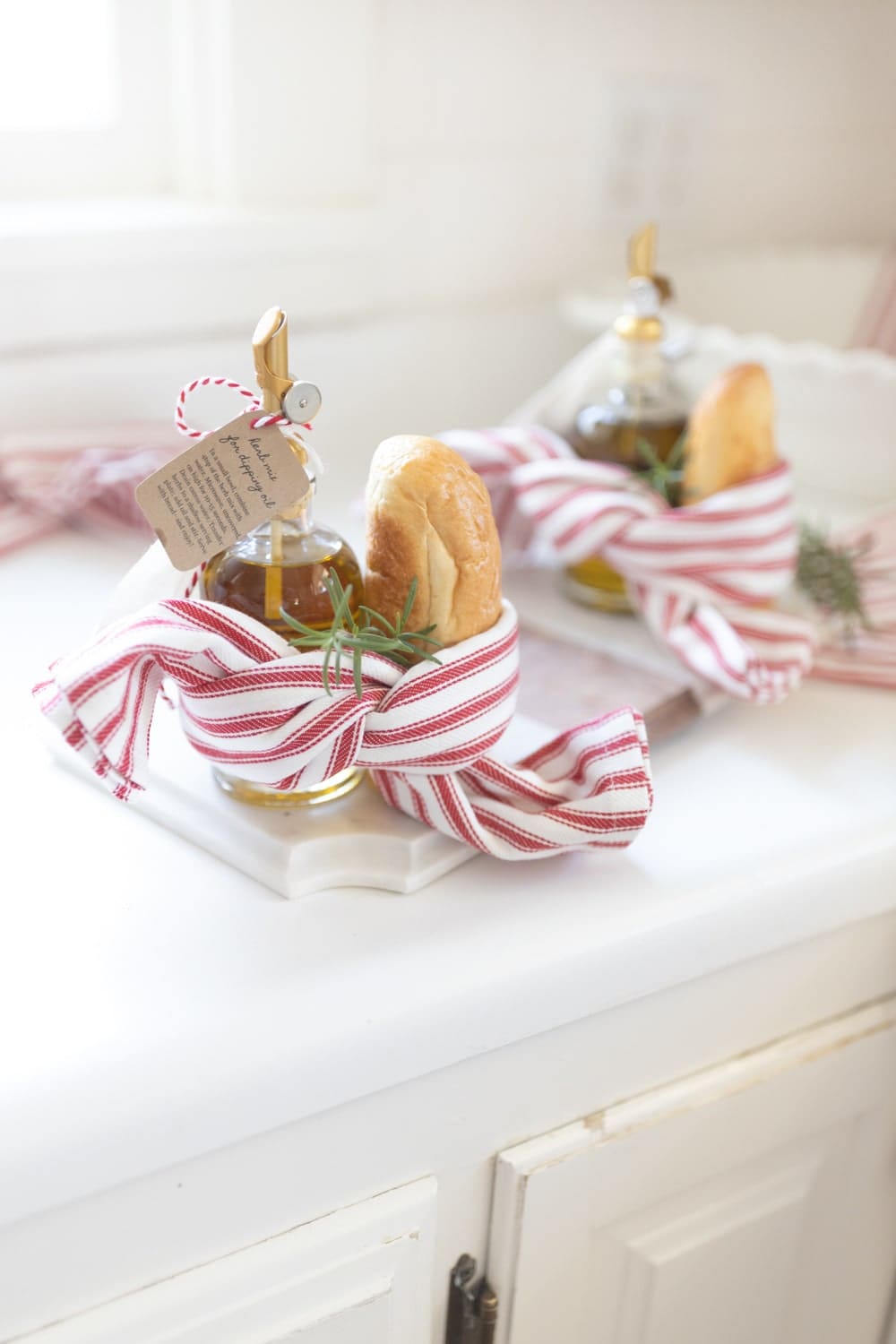 Blogger Stephanie Ziajka shares one of her favorite homemade christmas gifts for coworkers and homemade Christmas gifts for teachers on Diary of a Debutante