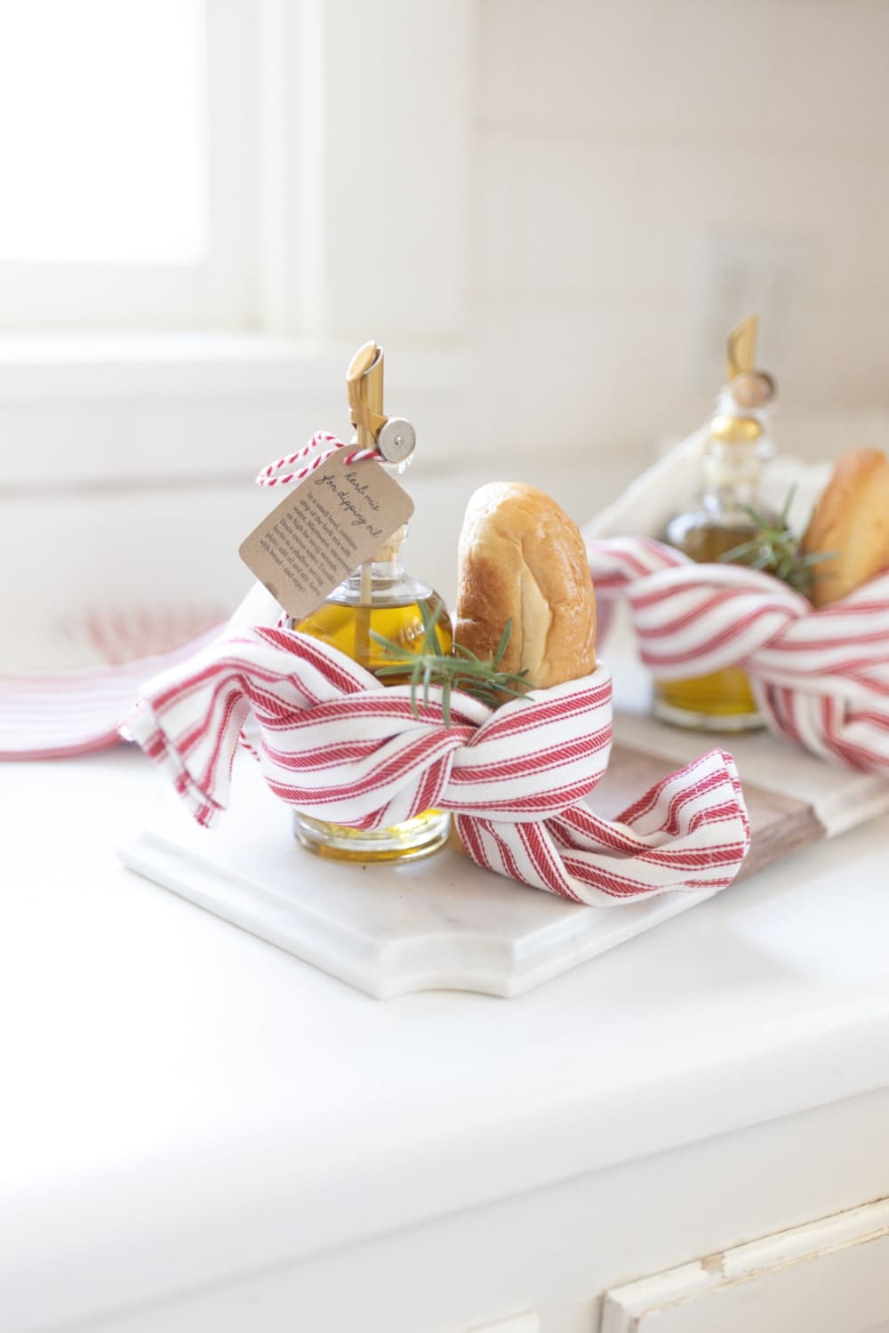 Easy homemade Christmas gift created by blogger Stephanie Ziajka on Diary of a Debutante