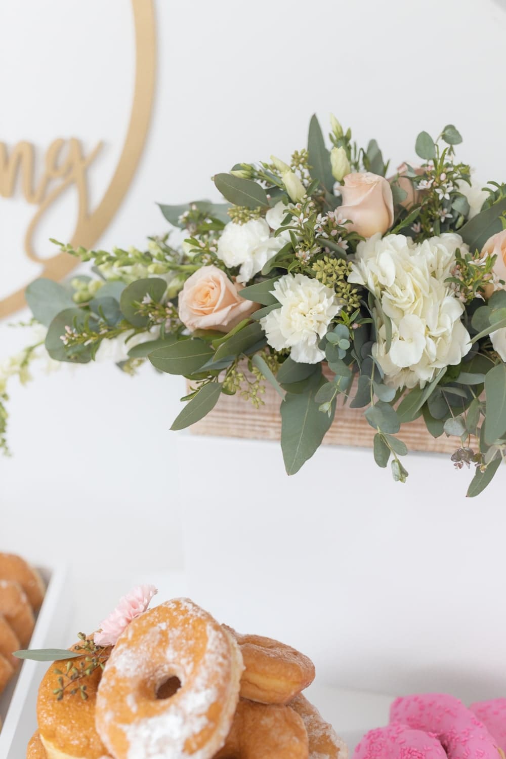 Blogger Stephanie Ziajka shares a pretty graduation flower arrangements created by Hy-Vee on Diary of a Debutante