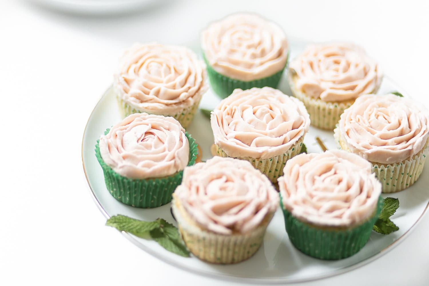Blogger Stephanie Ziajka shares one of her favorite desserts for a Kentucky Derby party on Diary of a Debutante