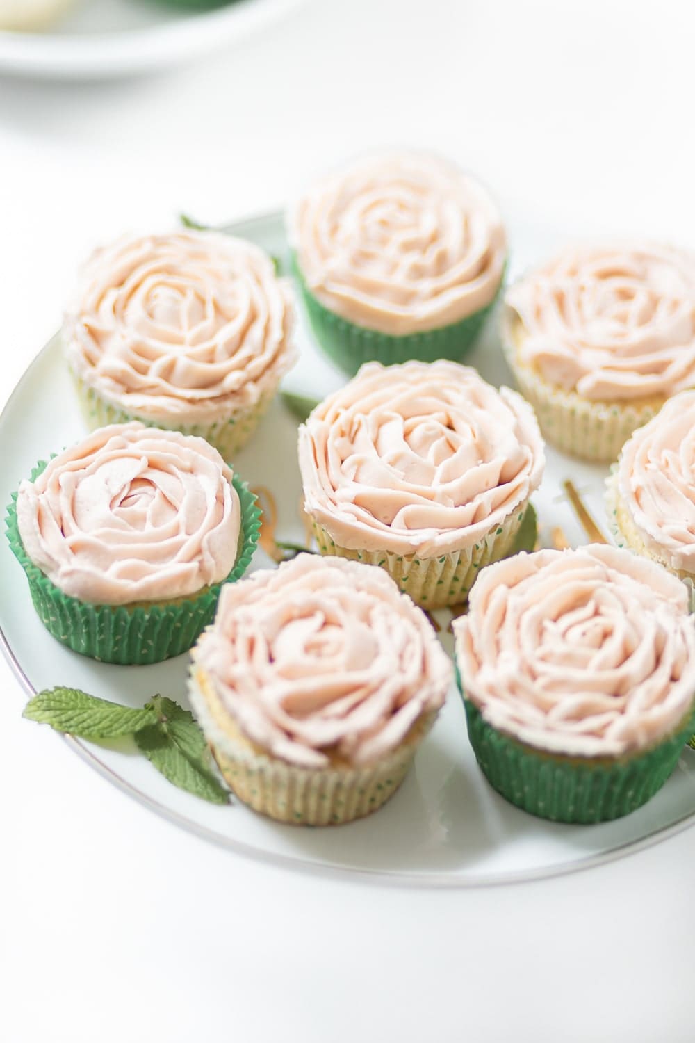 One of the prettiest Kentucky Derby dessert recipes from blogger Stephanie Ziajka on Diary of a Debutante
