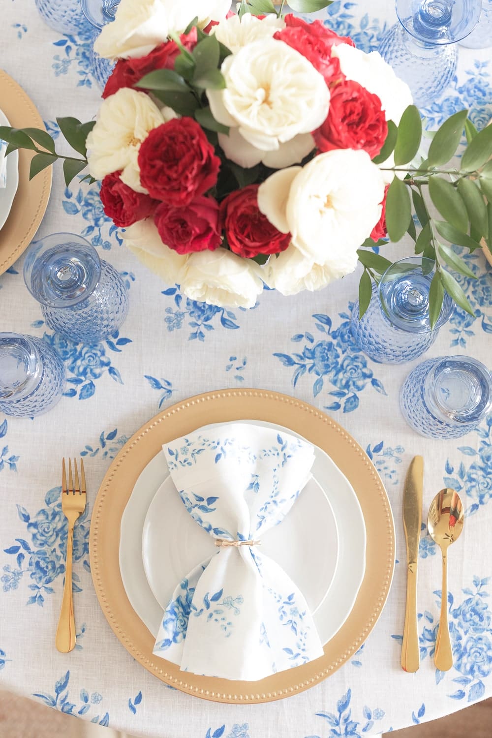 Blogger Stephanie Ziajka shares ideas for 4th of July tablescapes on Diary of a Debutante