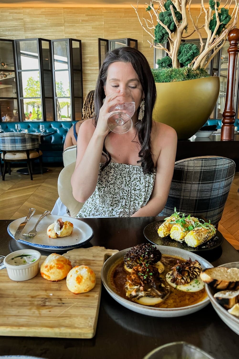 Blogger Stephanie Ziajka shares her experience at the Cinder House restaurant at the Four Seasons St Louis on Diary of a Debutante